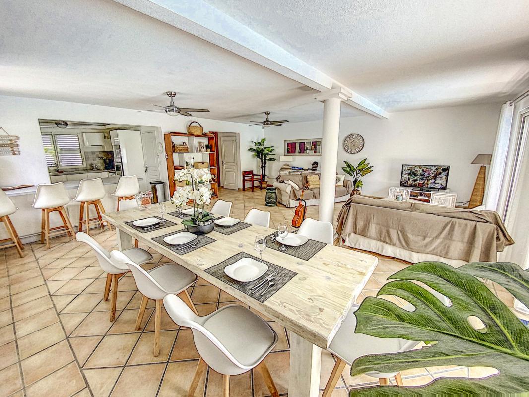 Location Villa 3 chambres Orient Bay St Martin-salle a manger-10